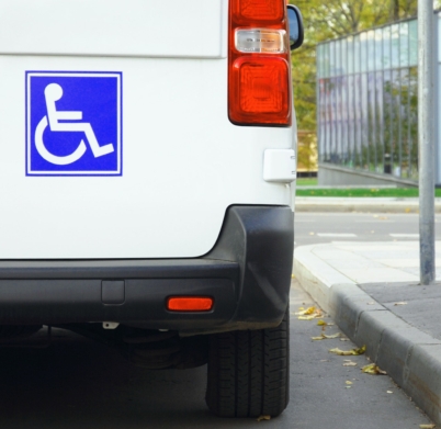 disability-sign-on-minivan-back-door-public-transport-accessibility